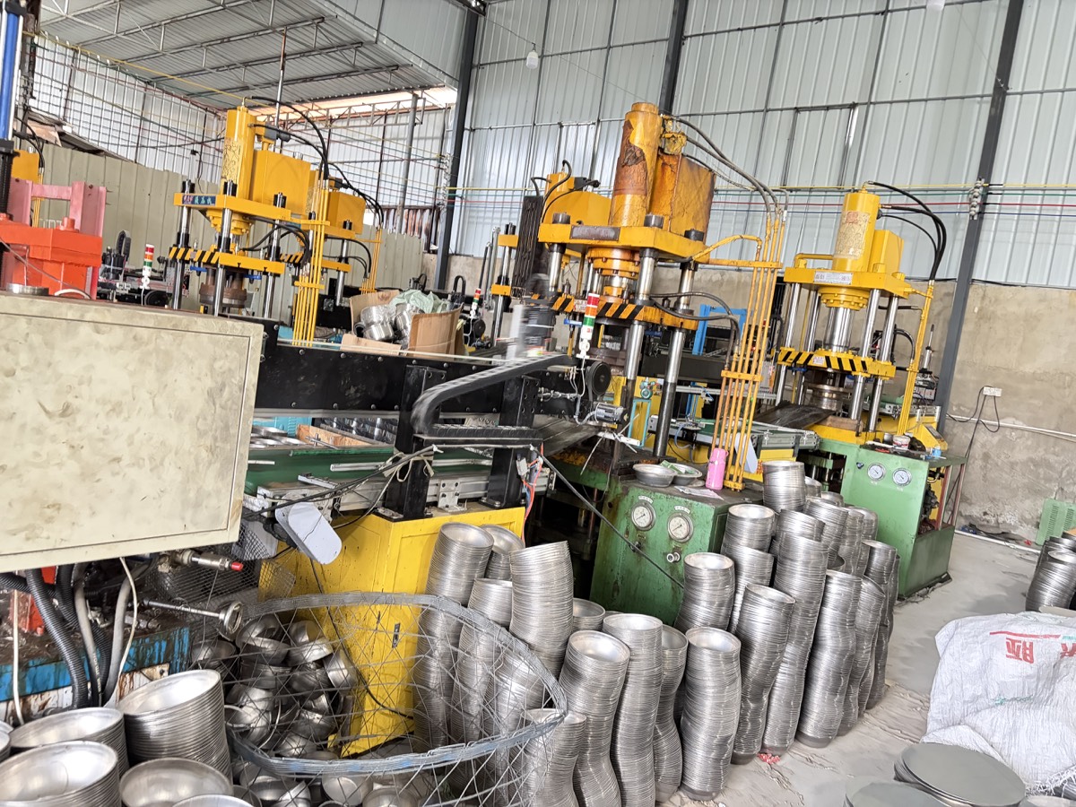 Hydraulic presses and formed blanks